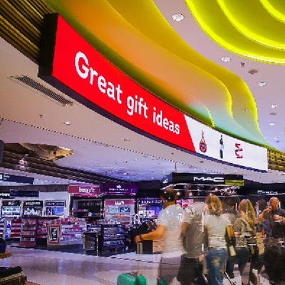 Layar LED Melengkung P1.8 Dalam Ruangan 240 × 120mm Dengan Kecepatan Refresh Tinggi 3840Hz
