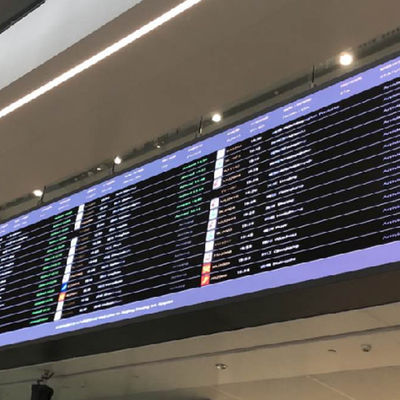 P4.8 Penyewaan Luar Ruangan Tampilan Layar LED Anti Interferensi Struktur Kunci Busur Ganda